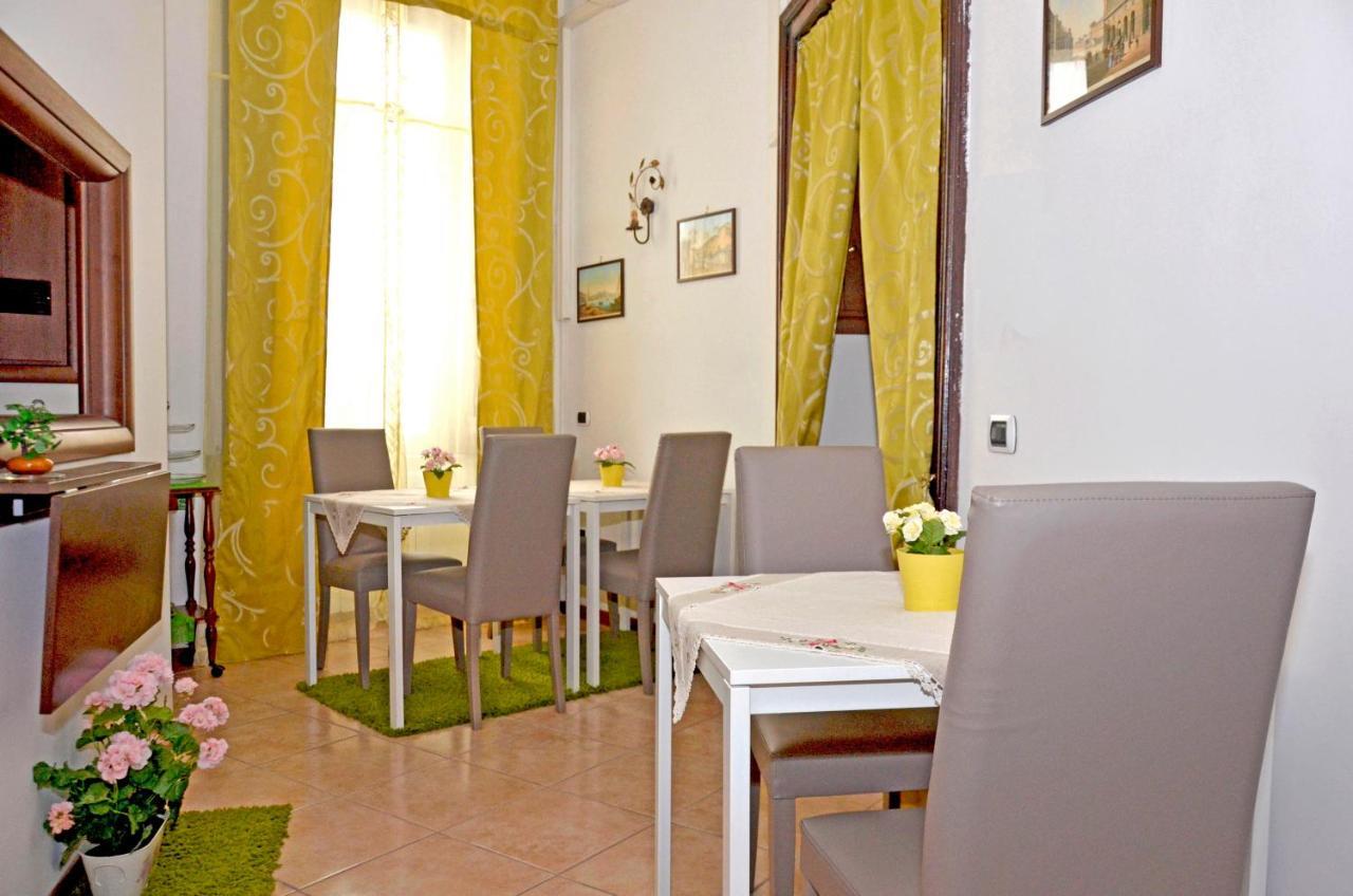 Bed & Breakfast A Castel Capuano Neapel Exteriör bild