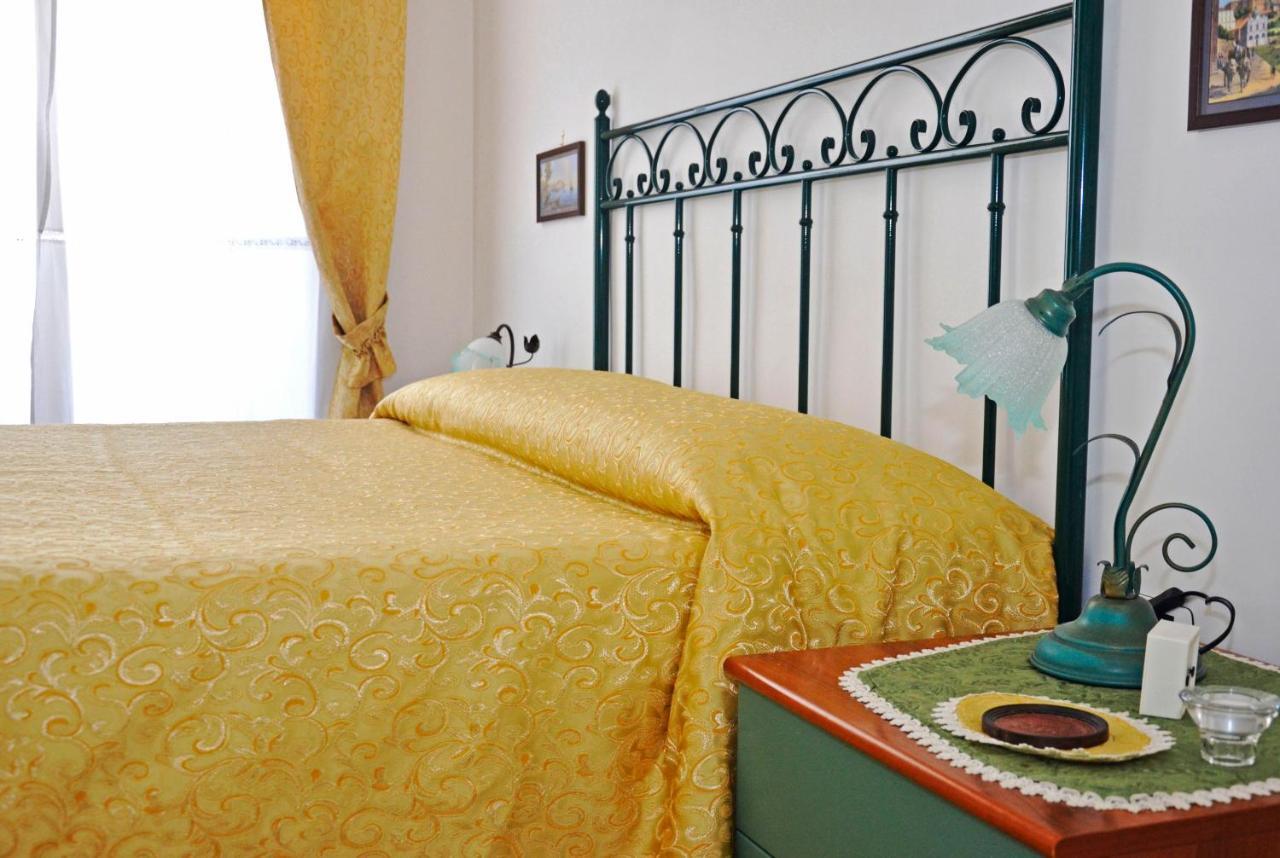 Bed & Breakfast A Castel Capuano Neapel Exteriör bild